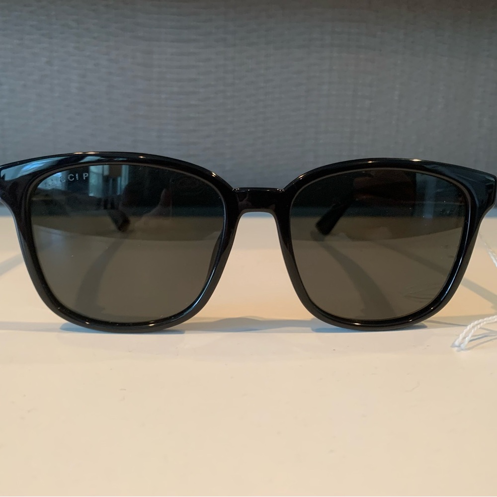 Gucci Classic Black Men's Sunglasses - Picture 8 of 16